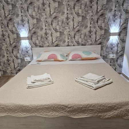 Apartments Julijana 2 Привлака Екстериор снимка
