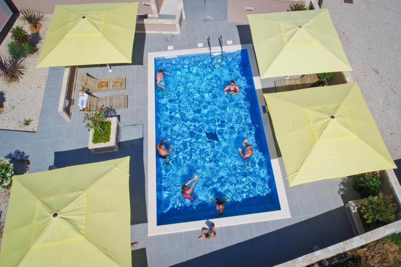 Apartments Julijana 2 Привлака Екстериор снимка