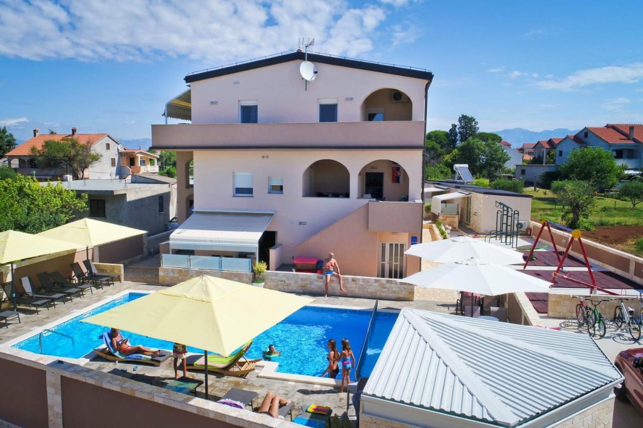 Apartments Julijana 2 Привлака Екстериор снимка