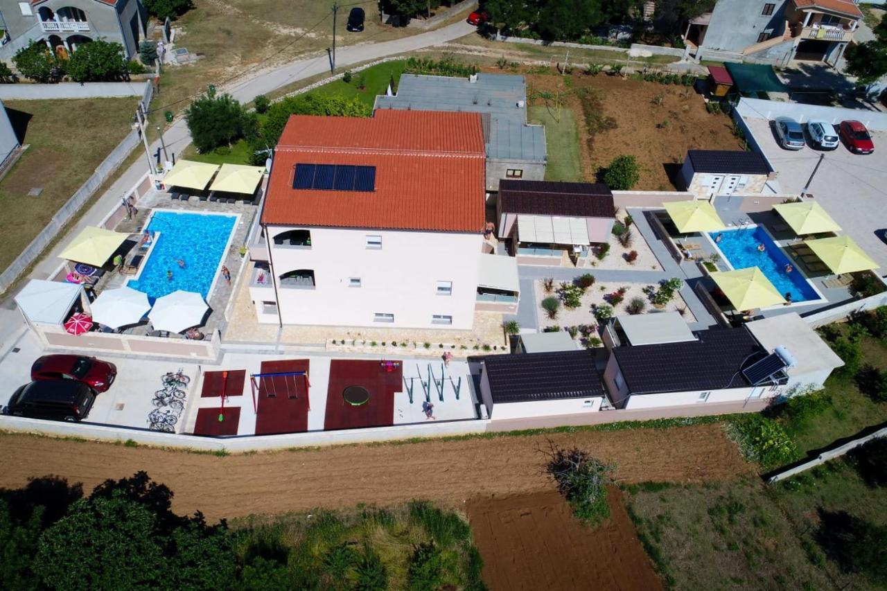 Apartments Julijana 2 Привлака Екстериор снимка