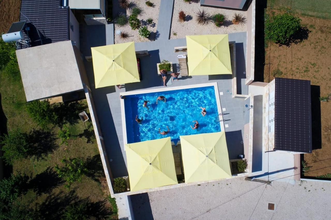 Apartments Julijana 2 Привлака Екстериор снимка