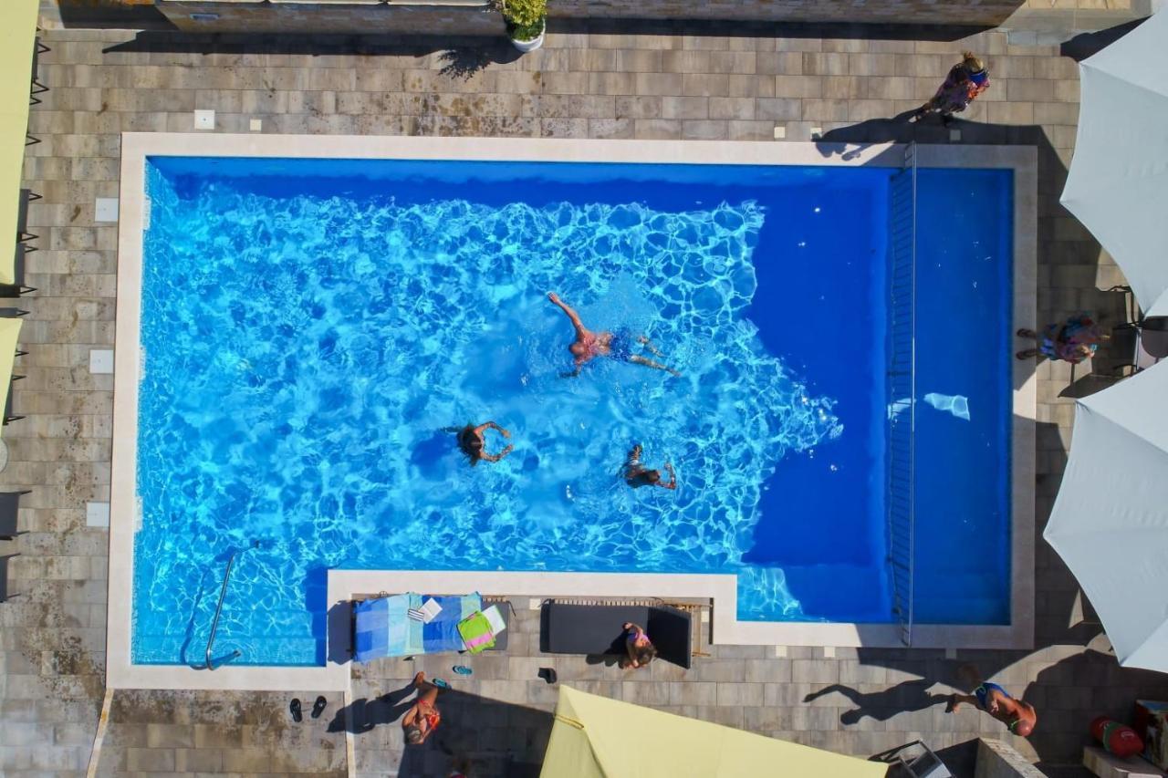 Apartments Julijana 2 Привлака Екстериор снимка