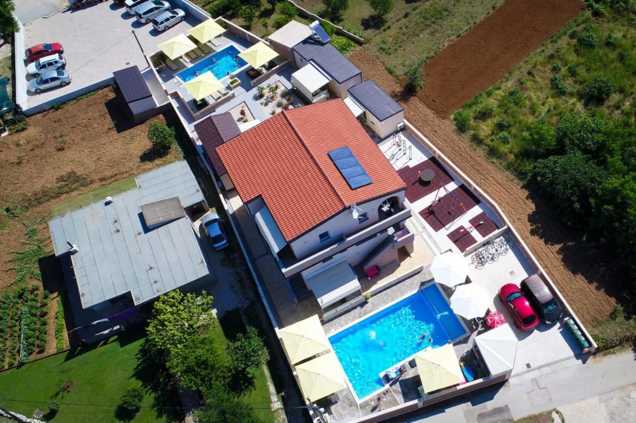 Apartments Julijana 2 Привлака Екстериор снимка