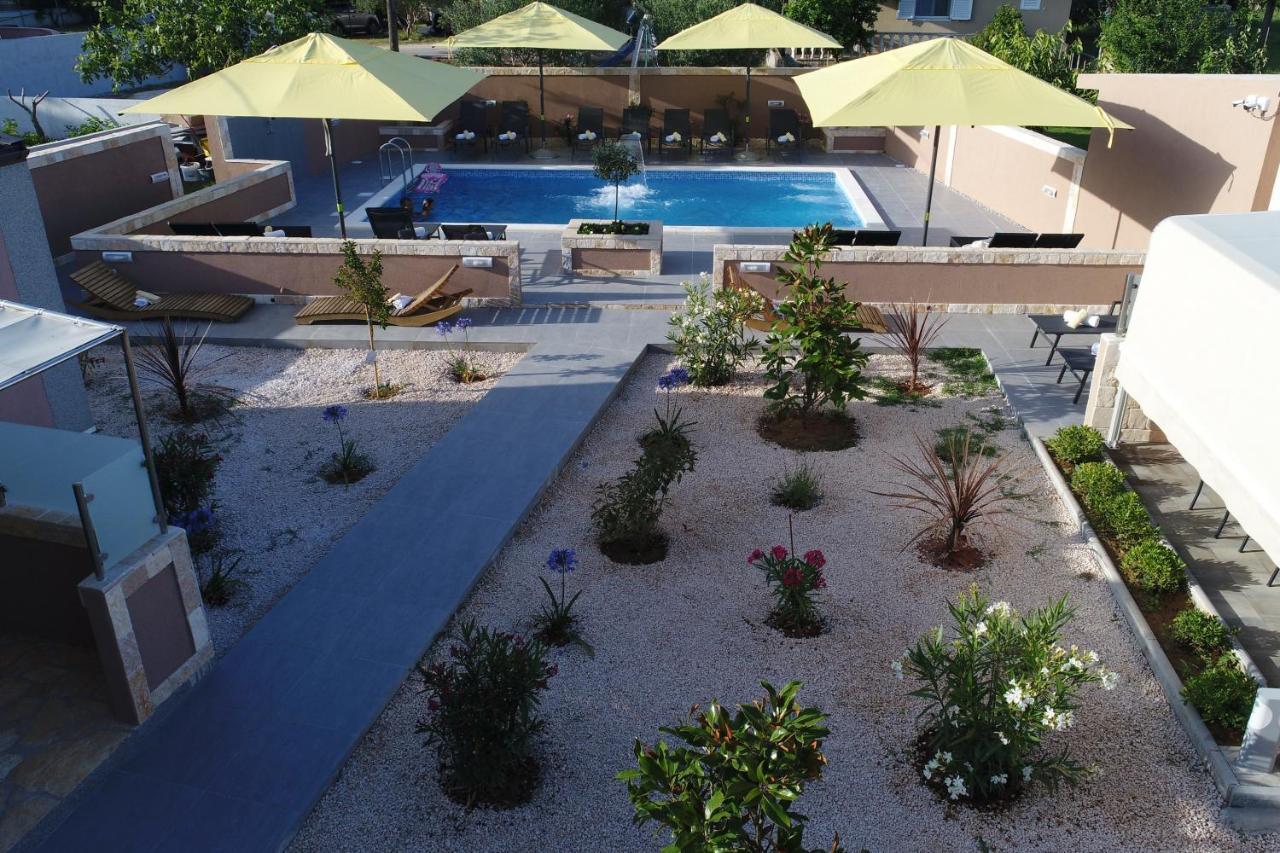 Apartments Julijana 2 Привлака Екстериор снимка
