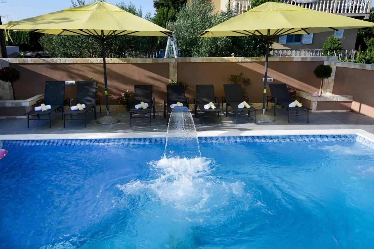 Apartments Julijana 2 Привлака Екстериор снимка