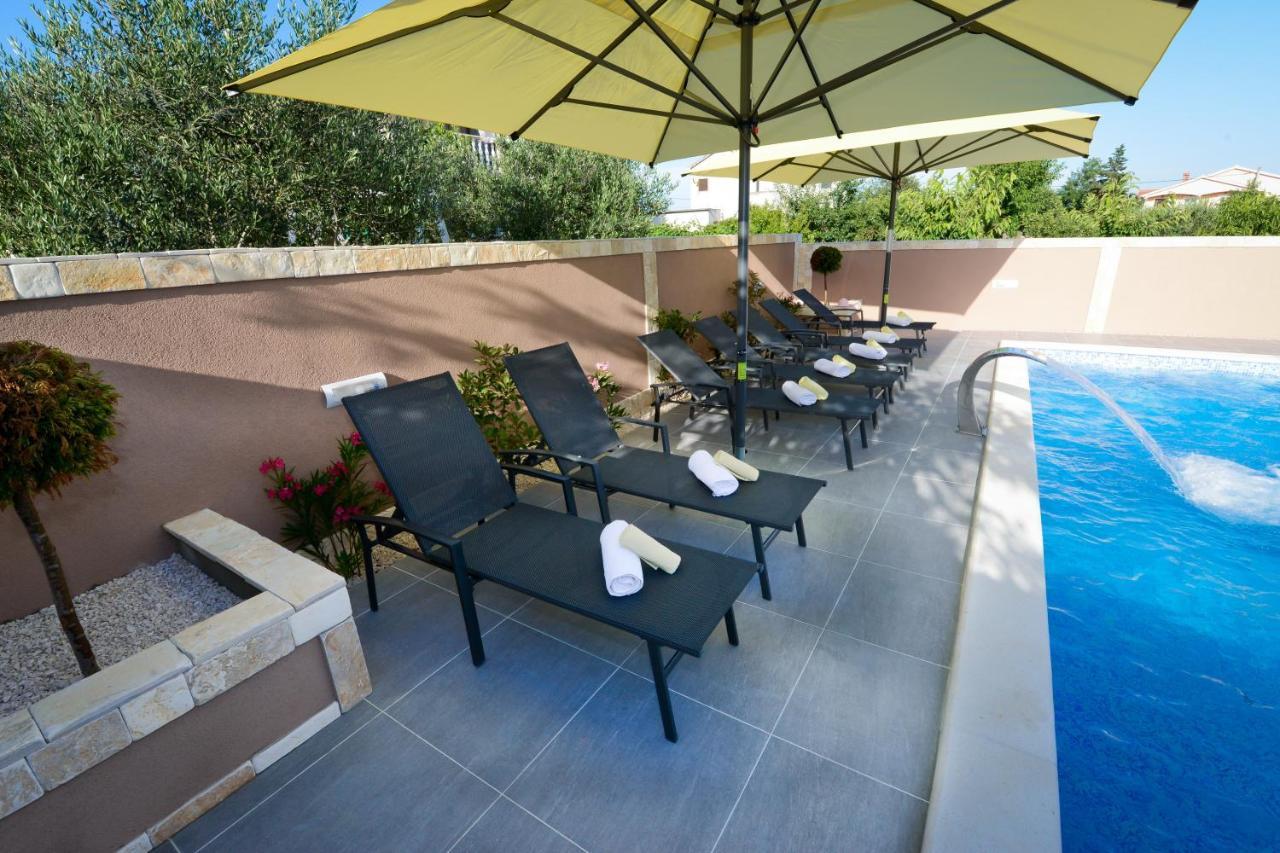 Apartments Julijana 2 Привлака Екстериор снимка
