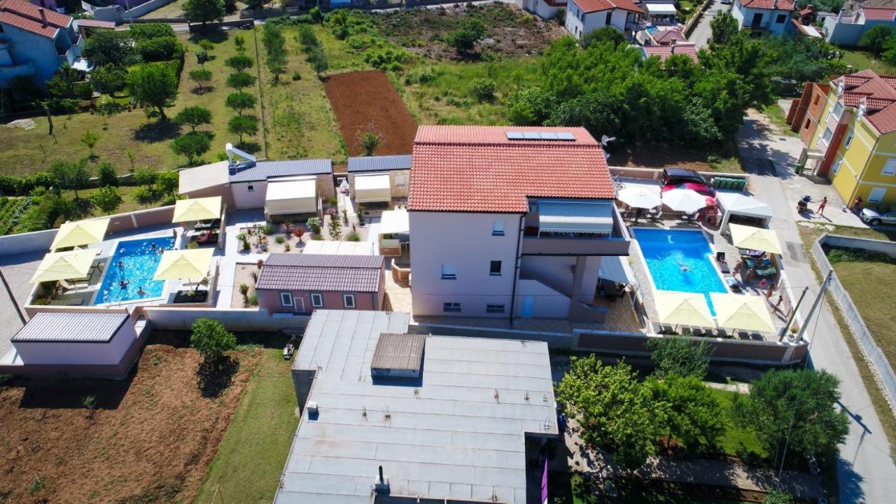 Apartments Julijana 2 Привлака Екстериор снимка